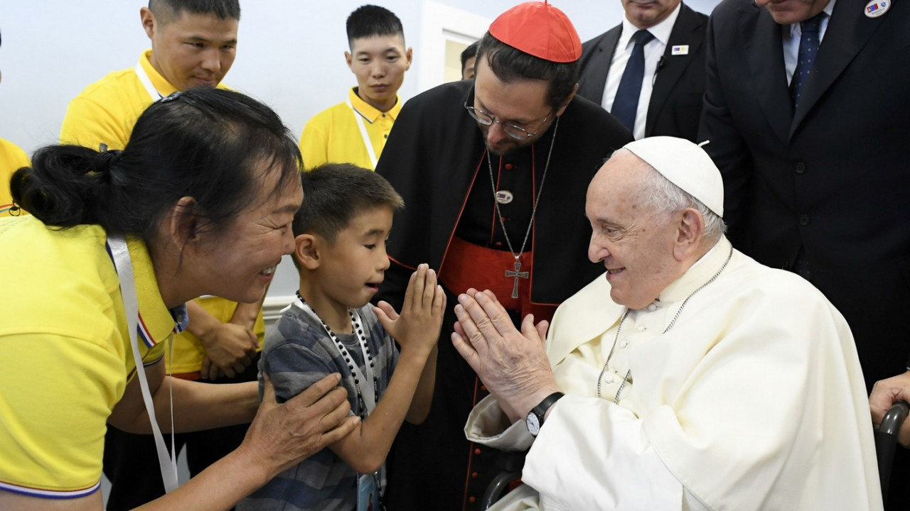 Papež s prebivalci Hiše usmiljenja