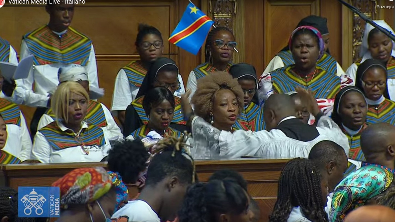 Zbor je prepeval tradicionalne afriške pesmi