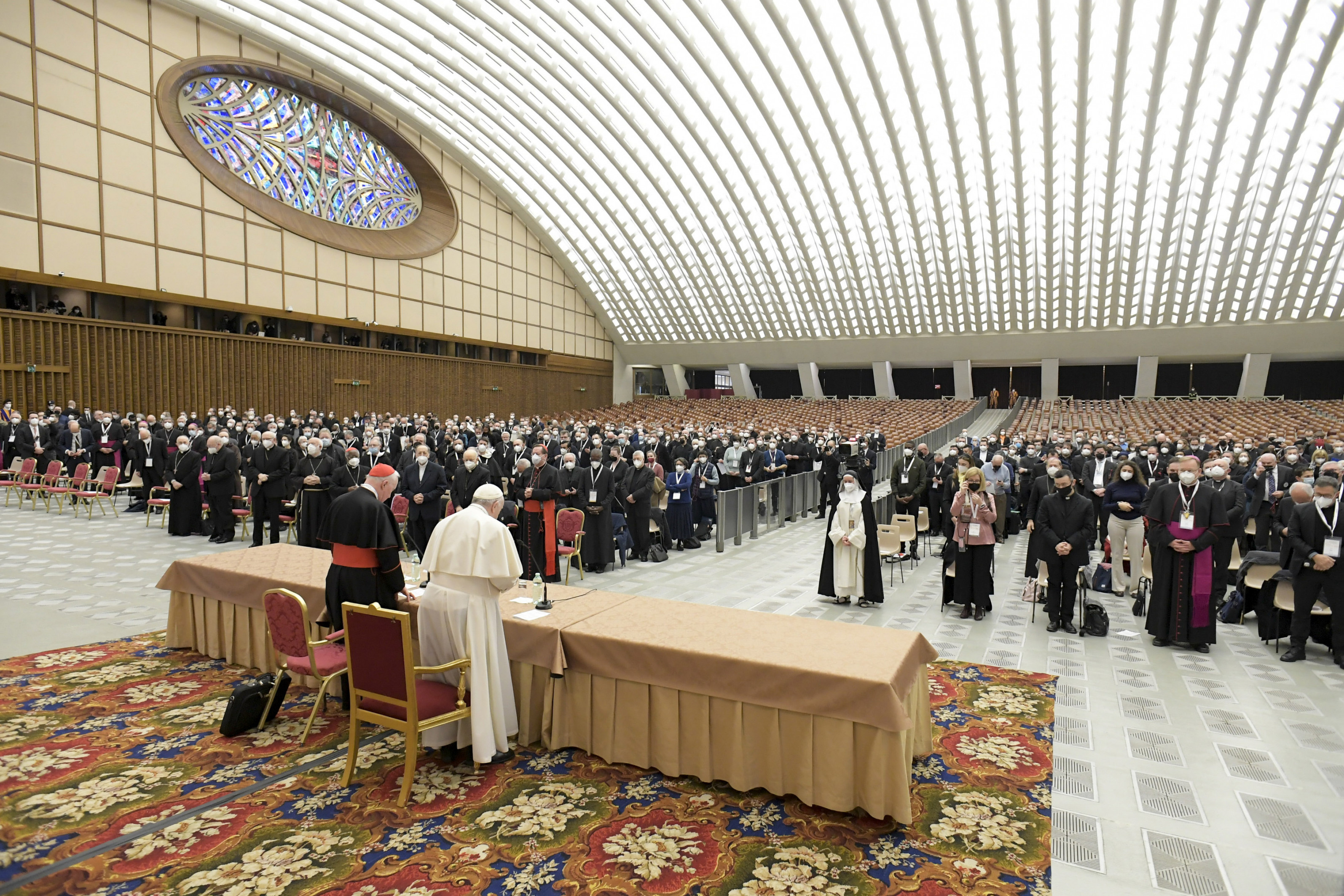Udeleženci simpozija s papežem