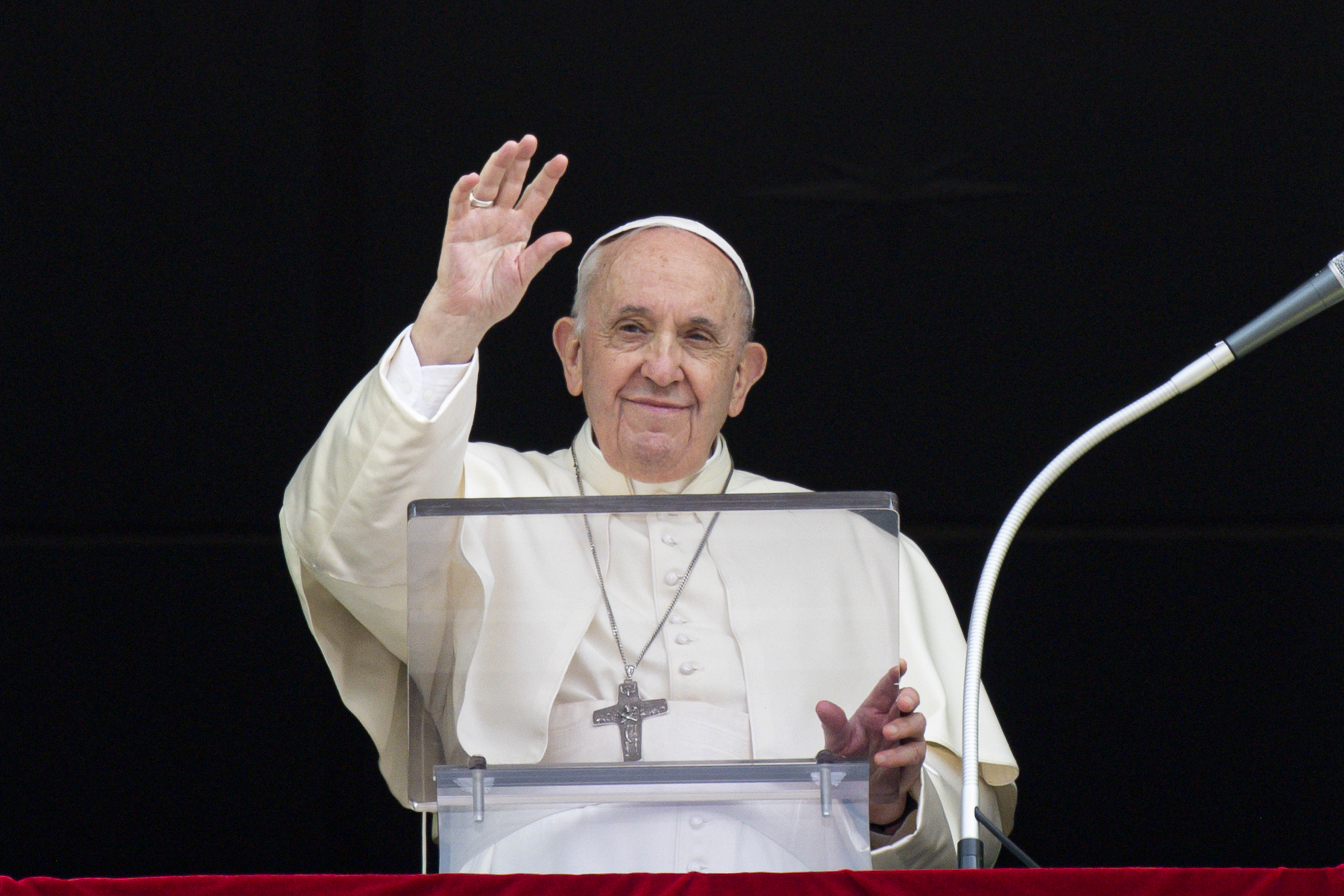 Papež pozdravlja romarje