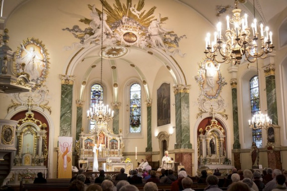 V cerkvi sv. Mavricija v Freymingu je škof Stanislav Lenič posvetil v duhovnika Jožeta Kamina