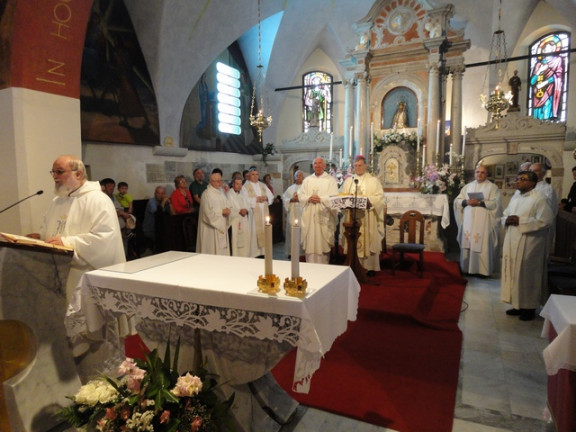 Višarje 2014, škof Lipovšek in duhovnik somaševalci