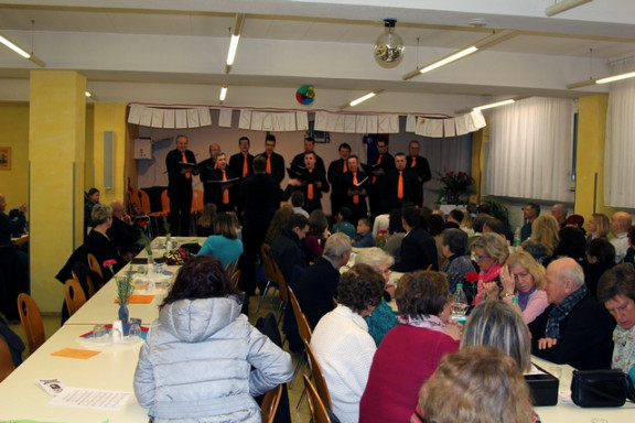 Vsi prisotni so prisluhnili pevskim gostom v Frankfurtu