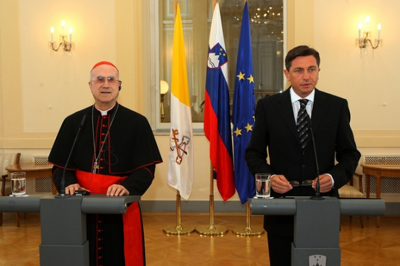Izjavi za javnost, Bertone in Pahor