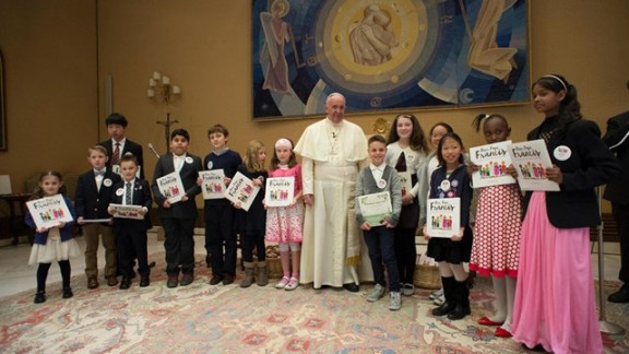 Papež z otroki