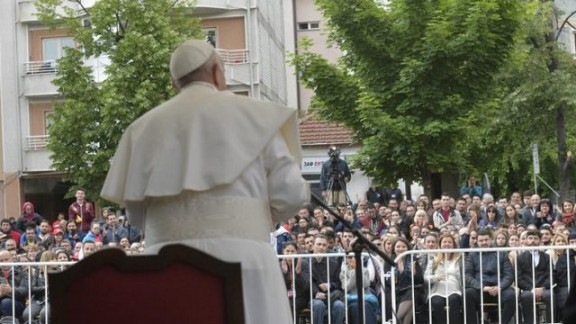 Papež nagovarja mlade