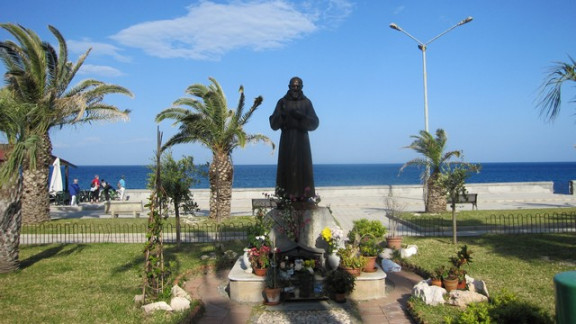 Kip patra Pija na plaži