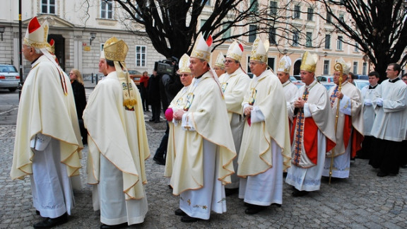 Slovesnost ob menjavi na nadškofijskem sedežu v Mariboru