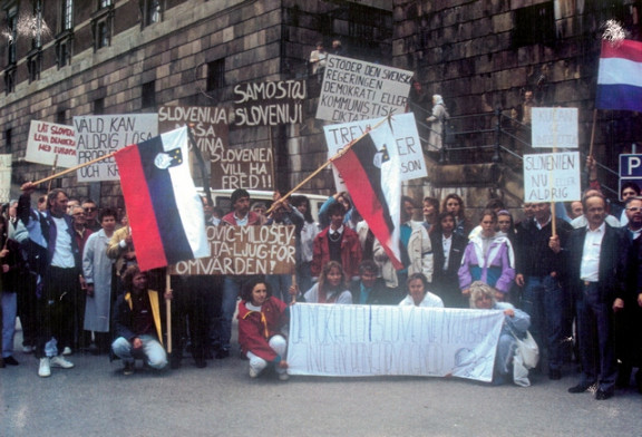Za svobodno Slovenijo: Slovenci z vse Švedske na demonstracijah 1991 leta v Stockholmu