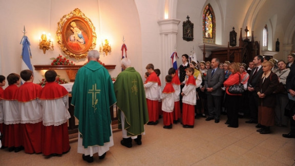 56. Slovenski dan - pred oltarjem Marije Pomagaj v sanhuški stolnici