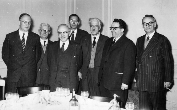 Povezani z življenjem Svobodne Slovenije so Rudolf Smersu, Jožko Krošelj, dr. Miha Krek, Pavle Rant, Pavel Masič, Miloš Stare in Jože Košiček, že v Argentini (z leve proti desni)