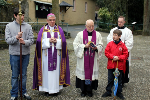 Skupaj s škofom Thomasom smo molili križev pot v Marienthalu