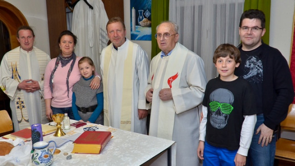 Aleš Kalamar, Ciril Turk in dr. Zvone Štrubelj ter družina, ki bo imela prvoobhajako