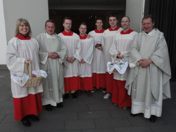 Liturgična ekipa po velikonočni maši v Stuttgartu
