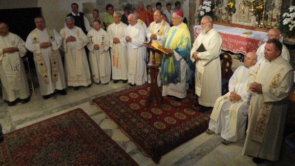 Svete Višarje 2012, cerkev, duhovniki