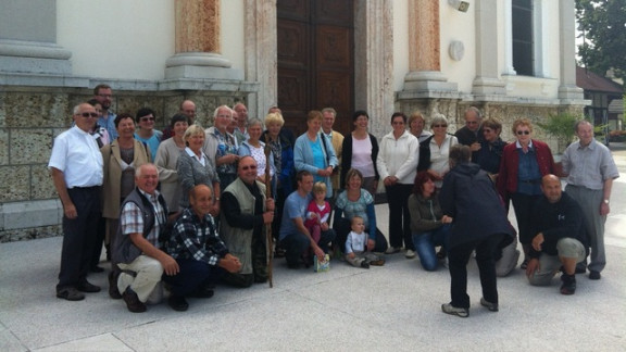 Skupinska fotografija pred baziliko