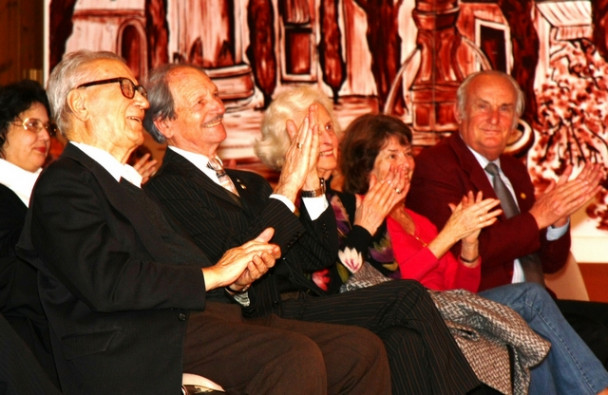 Navdušeni gostje v Moughinsu, med njimi 96-letni Rajko Cibic