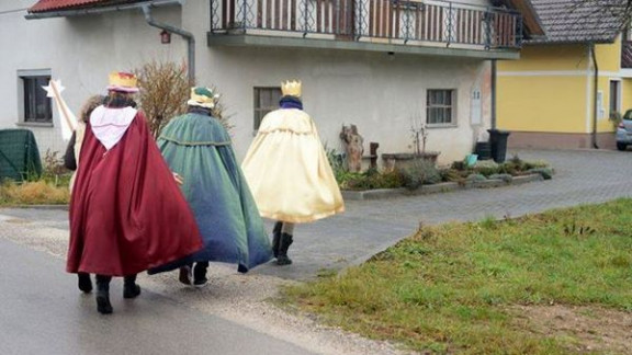 Sv. trije kralji hodijo od hiše do hiše