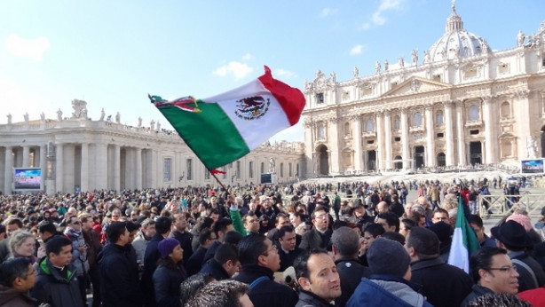 Množica romarjev na Trgu sv. petra