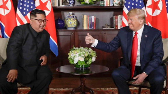 Severnokorejski voditelj Kim Džong Un in ameriški predsednik Donald Trump