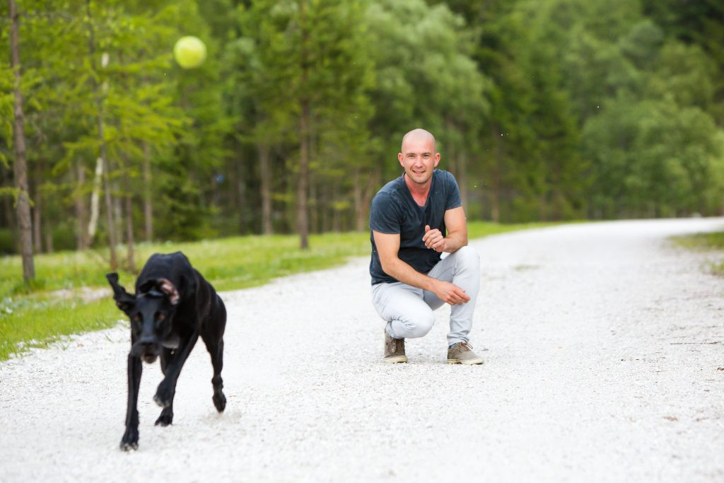 Naš sogovornik Jure Pribičevič s svojim psom