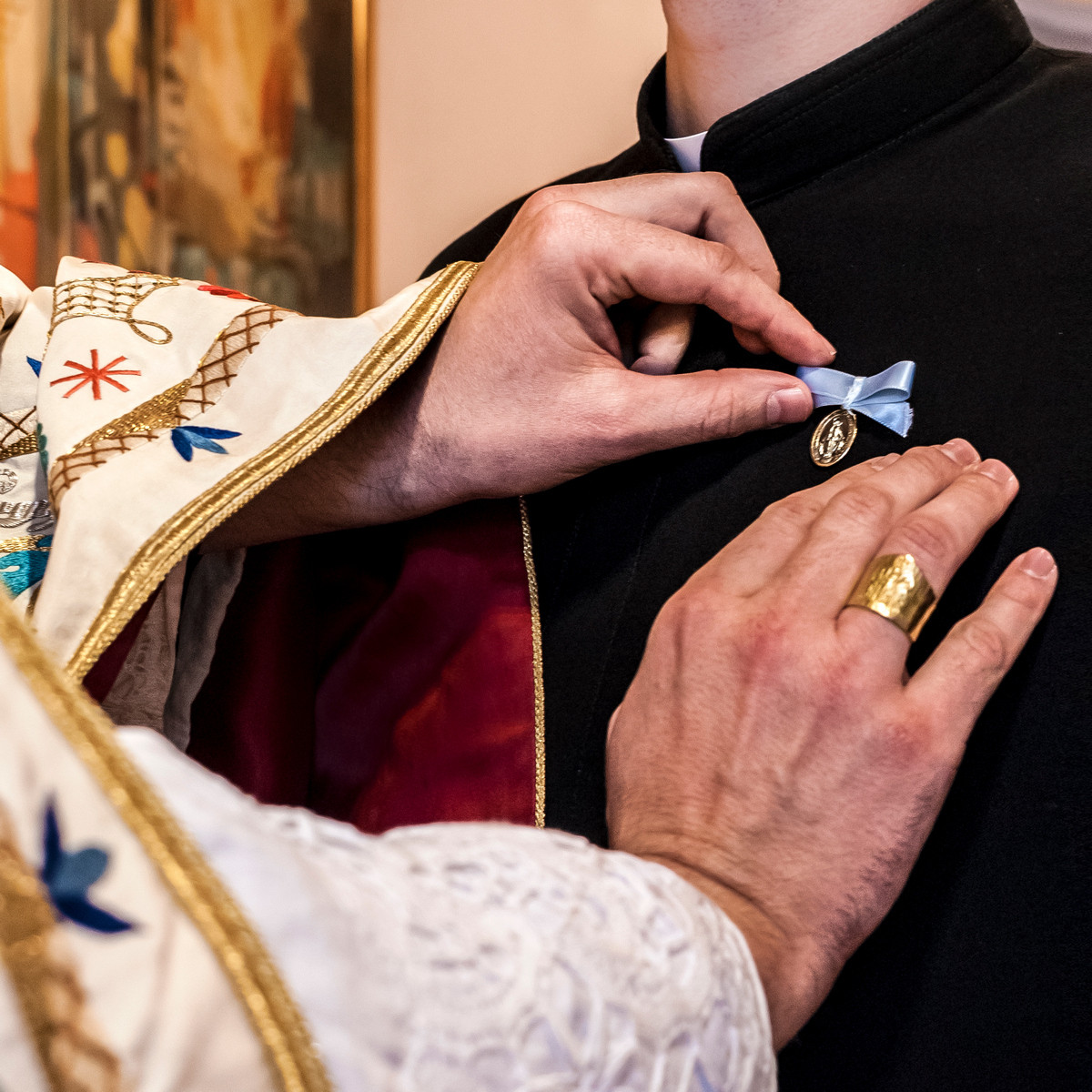 Na praznik Brezmadežne se v Marijino kongregacijo sprejme nove bogoslovce. 
