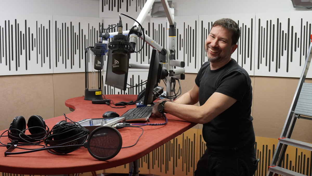 Tehnik Marko Zupan, borec za radijske frekvence. 