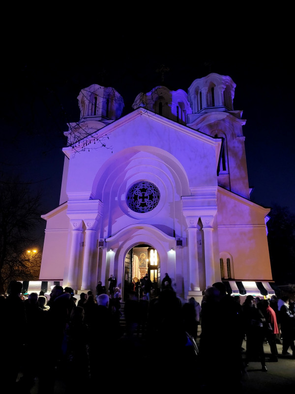 Razsvetljena cerkev sv. Cirila in Metoda v Ljubljani