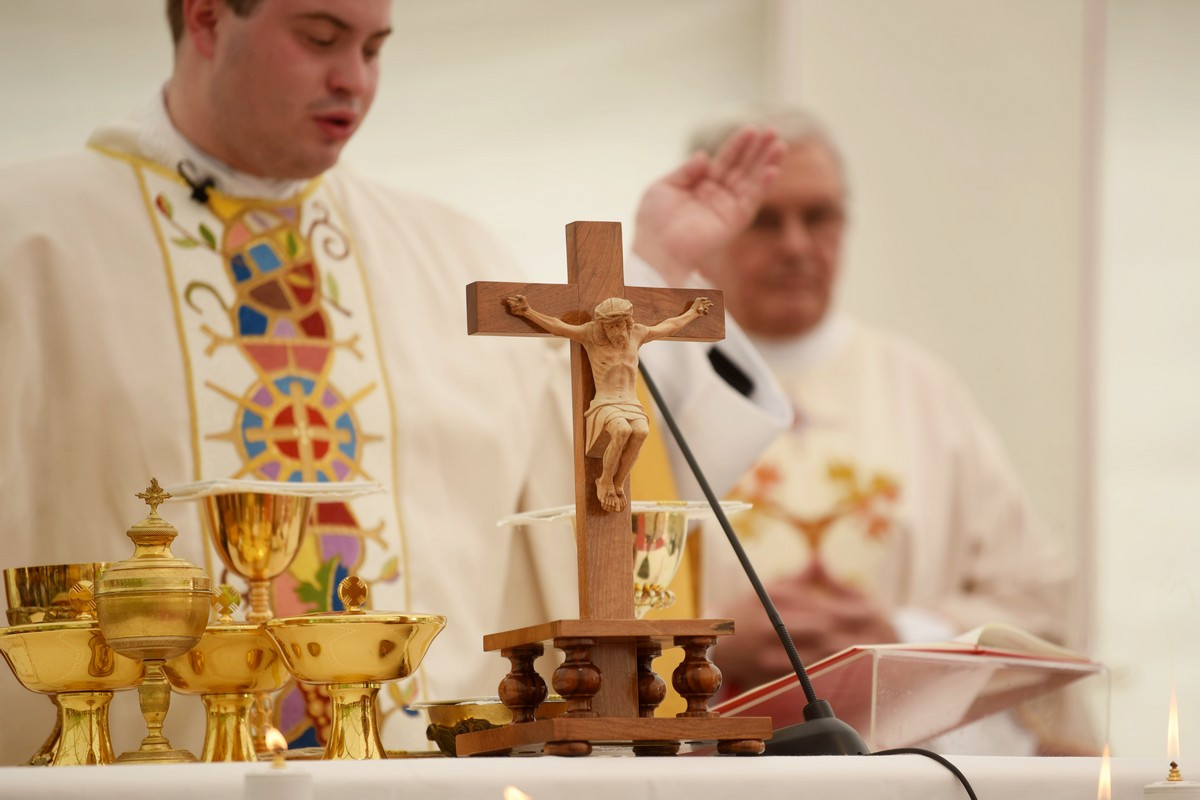 Za svoj novomašni križ je imel novomašni križ pokojnega Franca Boleta