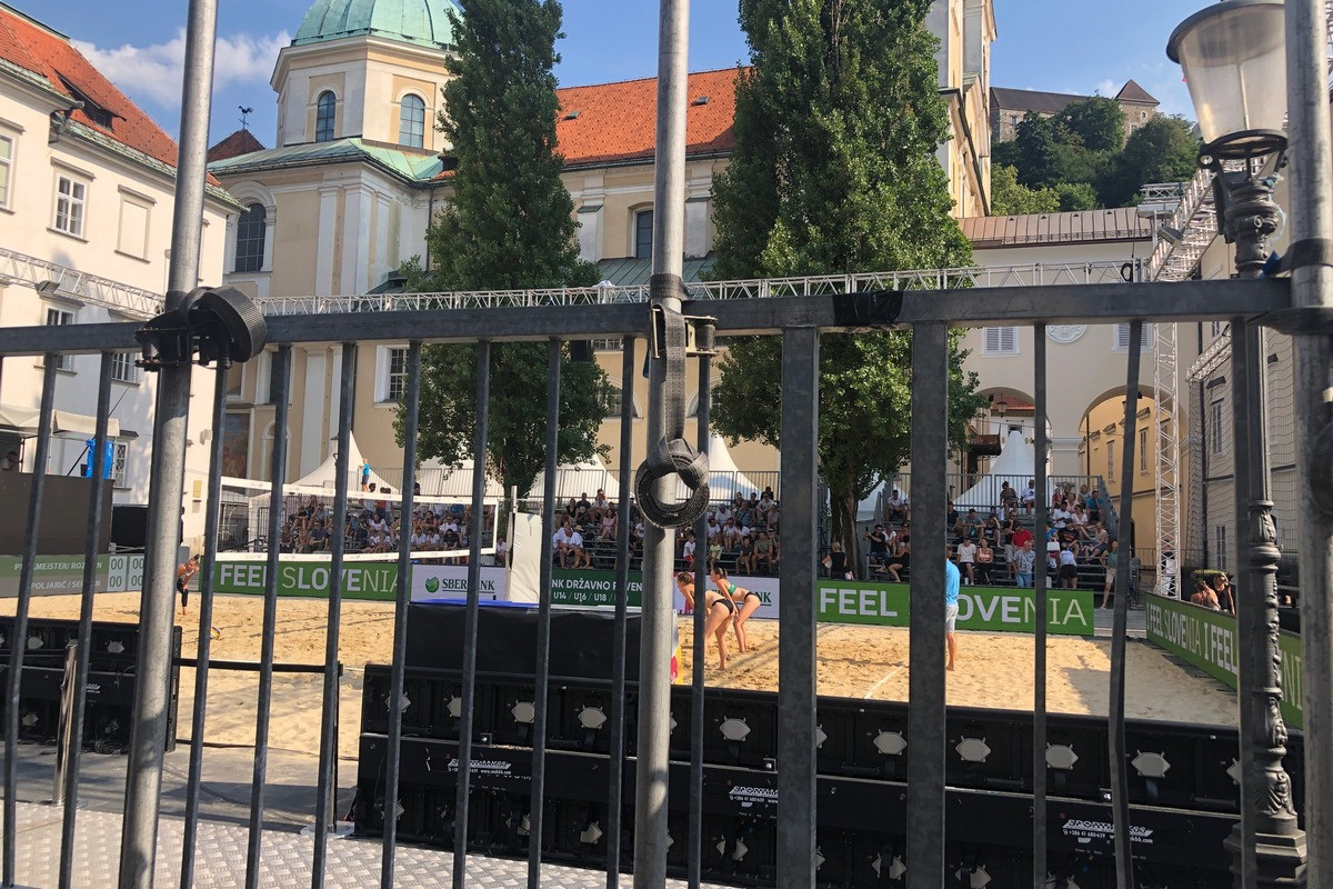 Dogajanje pred ljubljansko stolnico