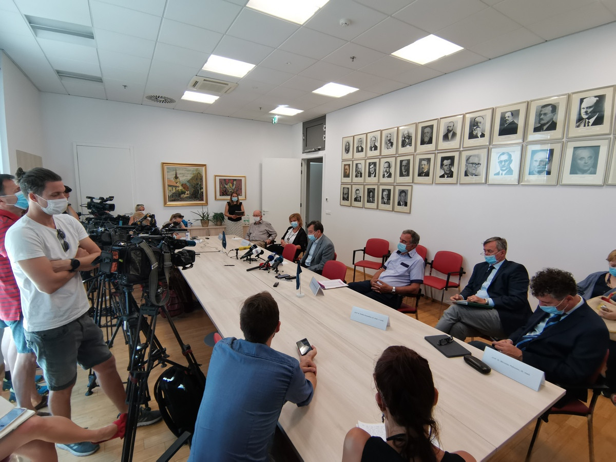 Zbrani na novinarski konferenci Slovenske medicinske akademije