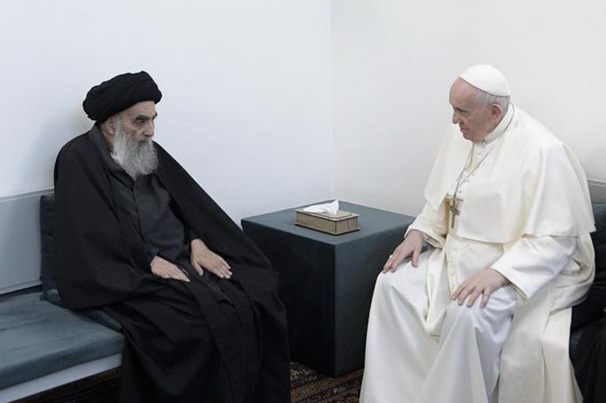 Papež Frančišek se je srečal z velikim ajatolom Al-Sistanijem