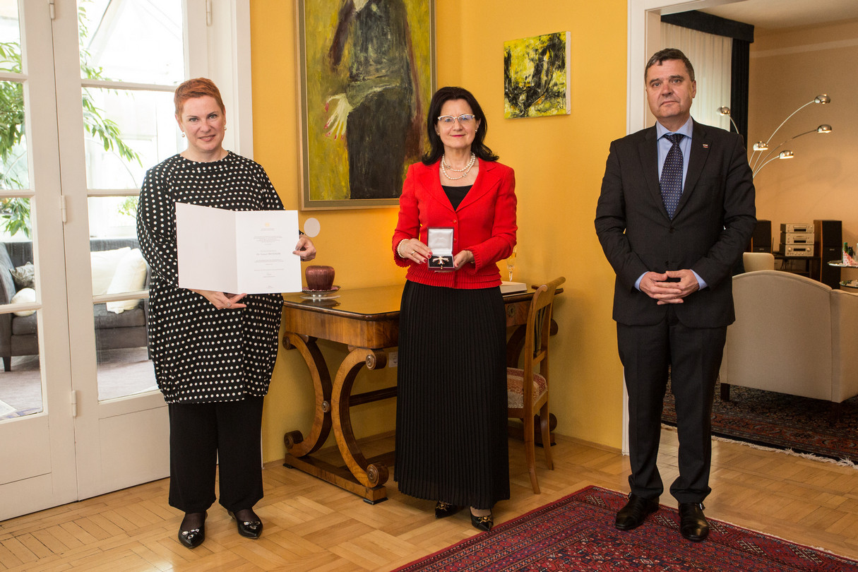 Avstrijska veleposlanica v Sloveniji, mag. Sigrid Berka, dr. Verica Trstenjak in veleposlanik Tone Kajzer