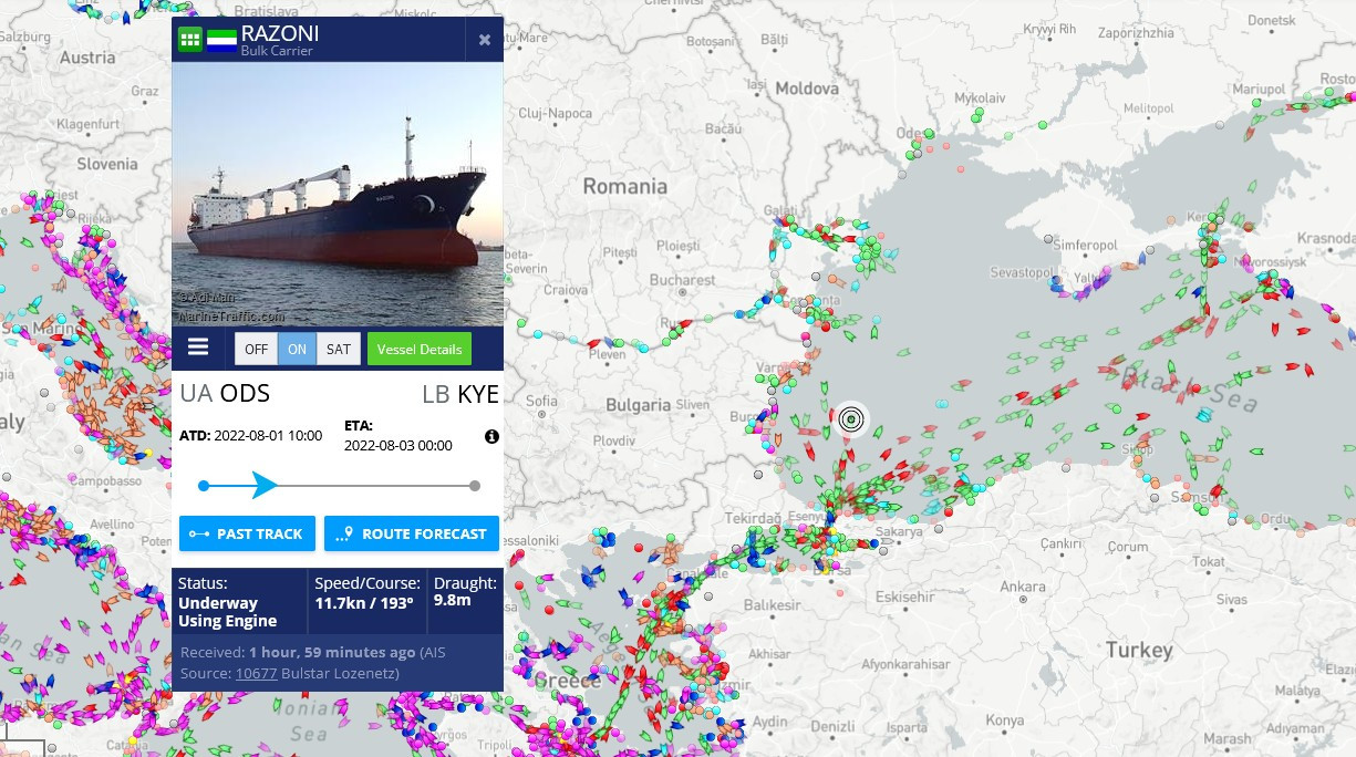 Ladja Razoni bo plula skozi Bosporsko ožino do Tripolija. Promet skozi Bosporsko ožino je kljub vojni v Ukrajini zelo gost, jasno je videti tudi živahen promet tankerjev in drugih ladij iz in v Ruska pristanišča.