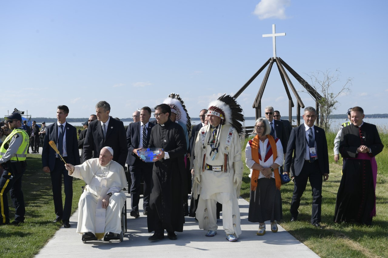 Papež ob jezeru sv. Ane v Kanadi