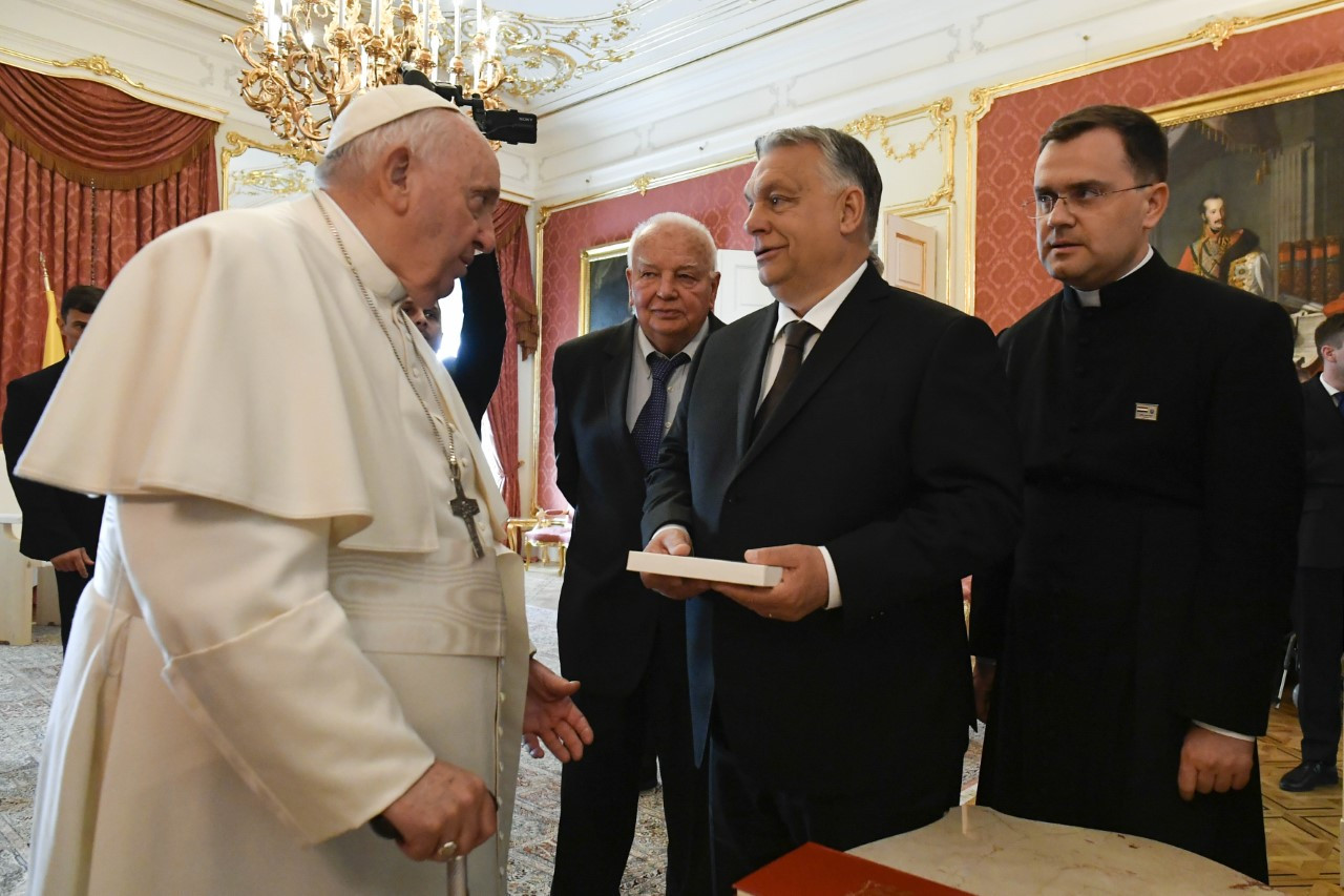Papež in Orban
