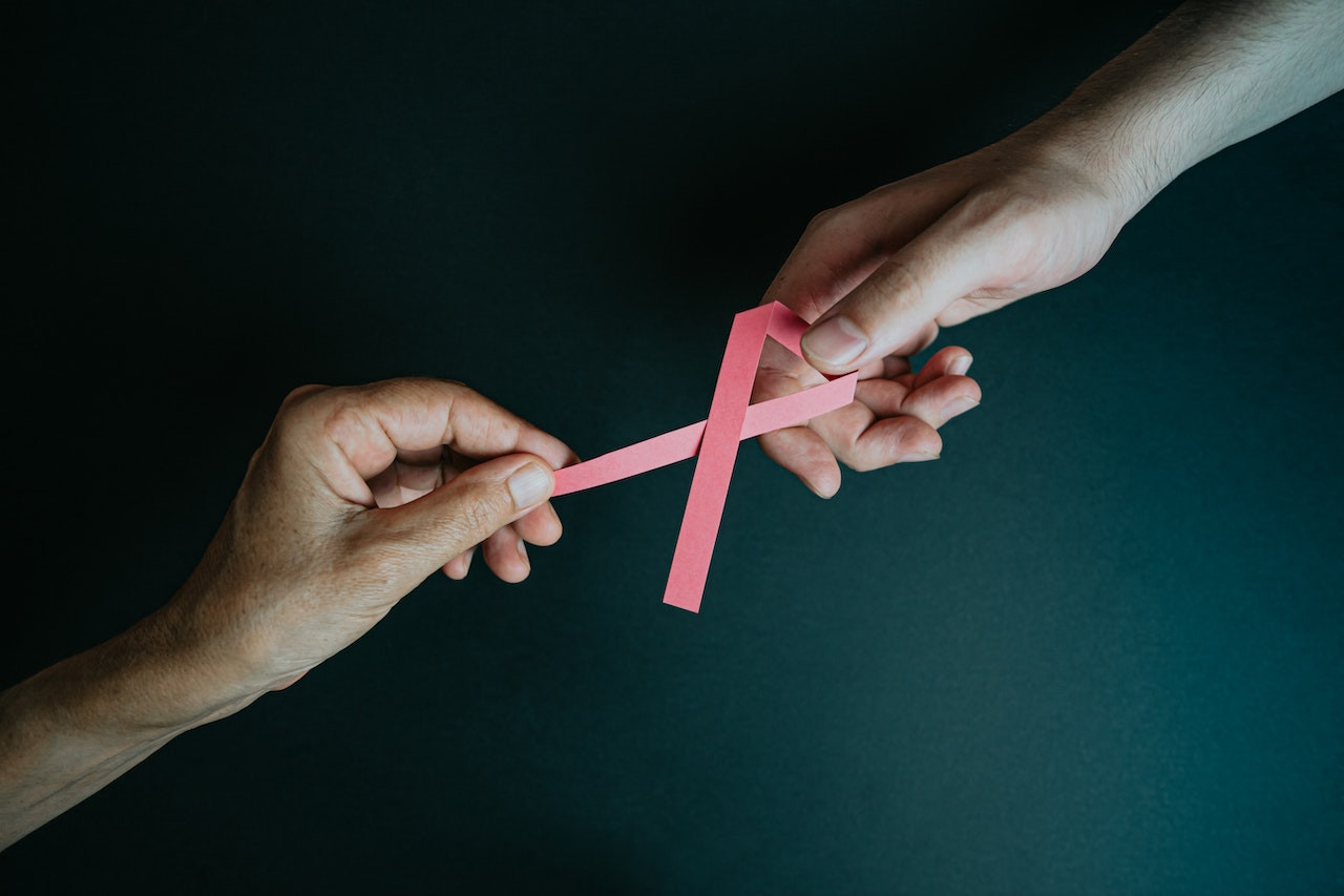 Vsako leto v Sloveniji odkrijejo 1.500 novih primerov raka dojk pri ženskah, med njimi je tudi en odstotek moških