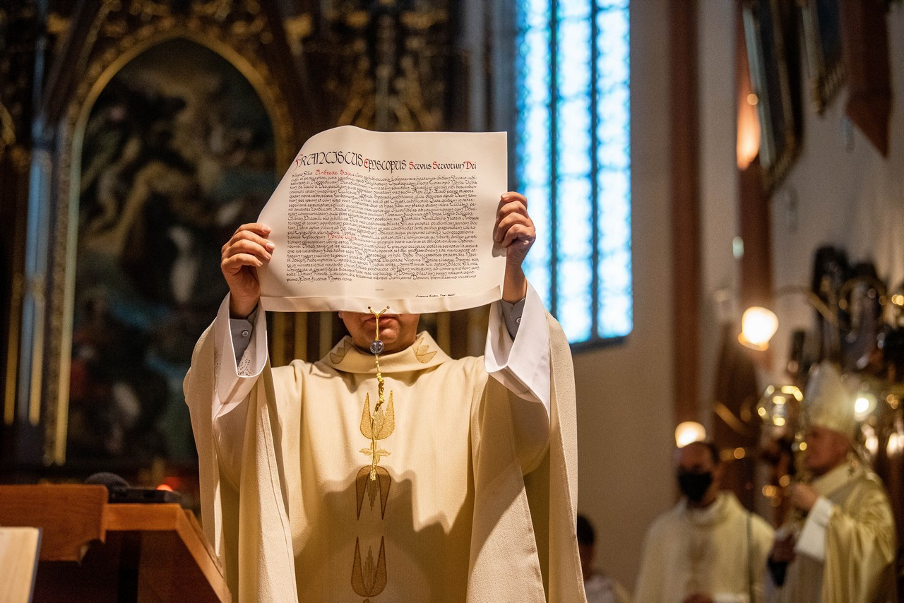Papeška bula o imenovanju novomeškega škofa Andreja Sajeta