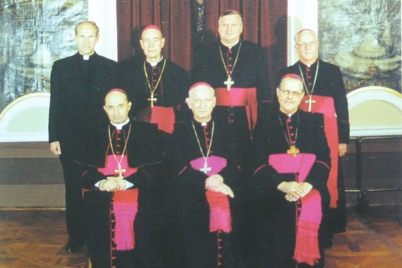 Škof Jožef Smej v druži sobratov škofov