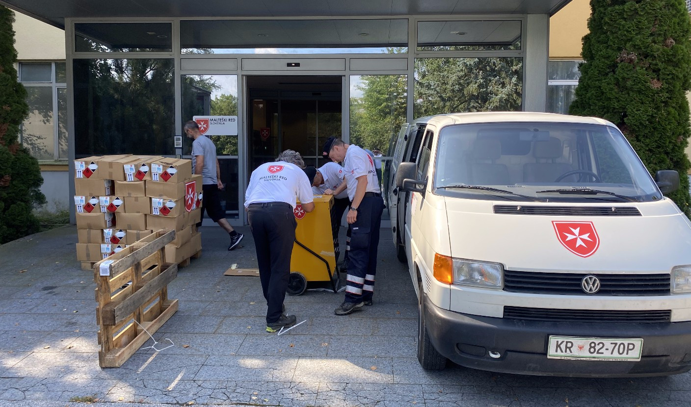 Malteška pomoč - dostava razvlaževalnikov in druge pomoči poplavljencem