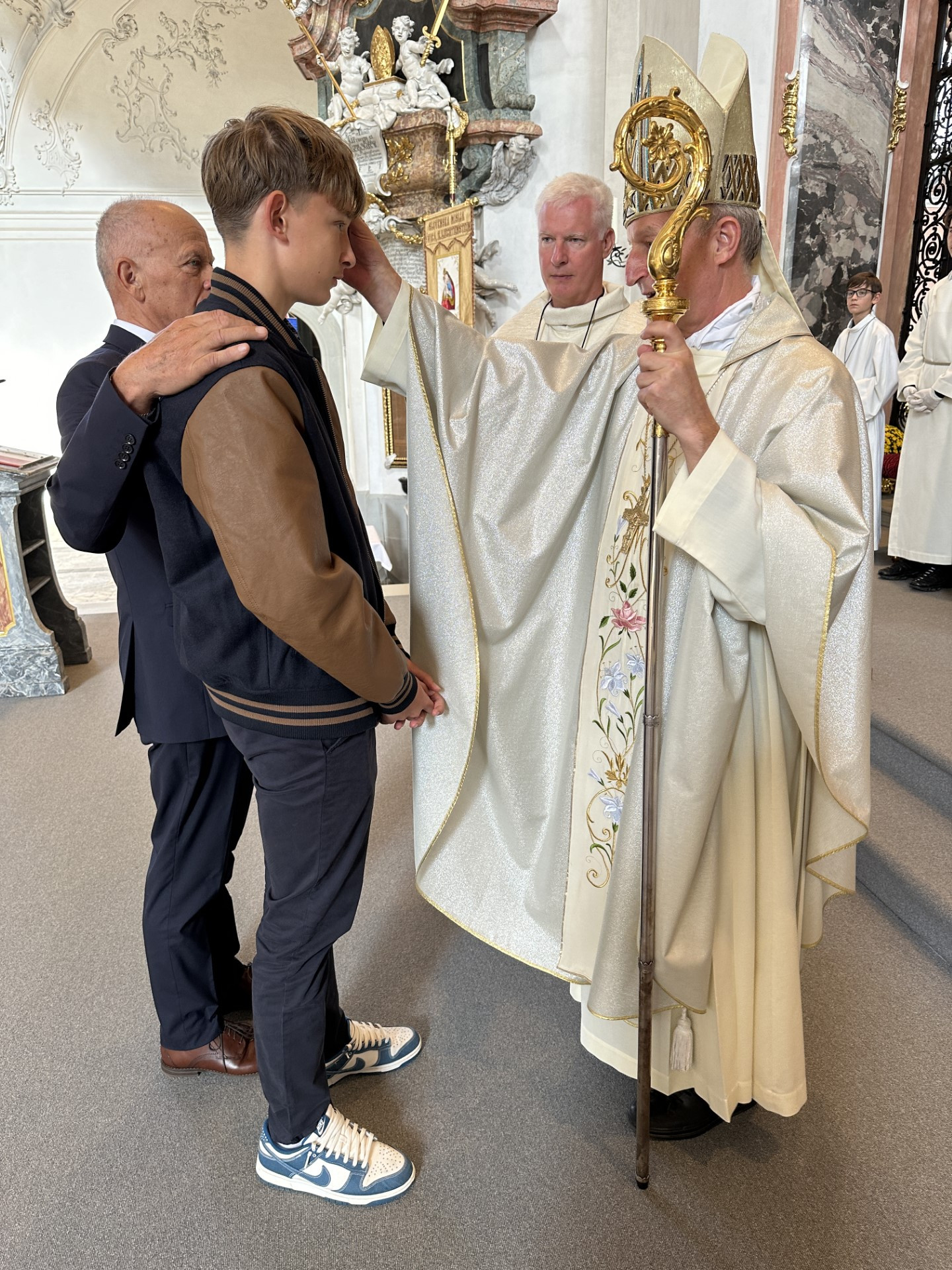 Mark Ivanec prejel zakrament Svetega Duha.