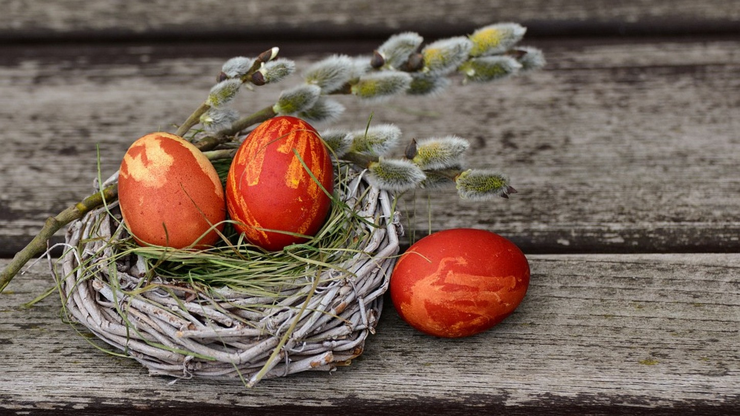 Velikonočni prazniki povabijo v življenje. Kaj v našem življenju naj umre in se preobrazi v novo?