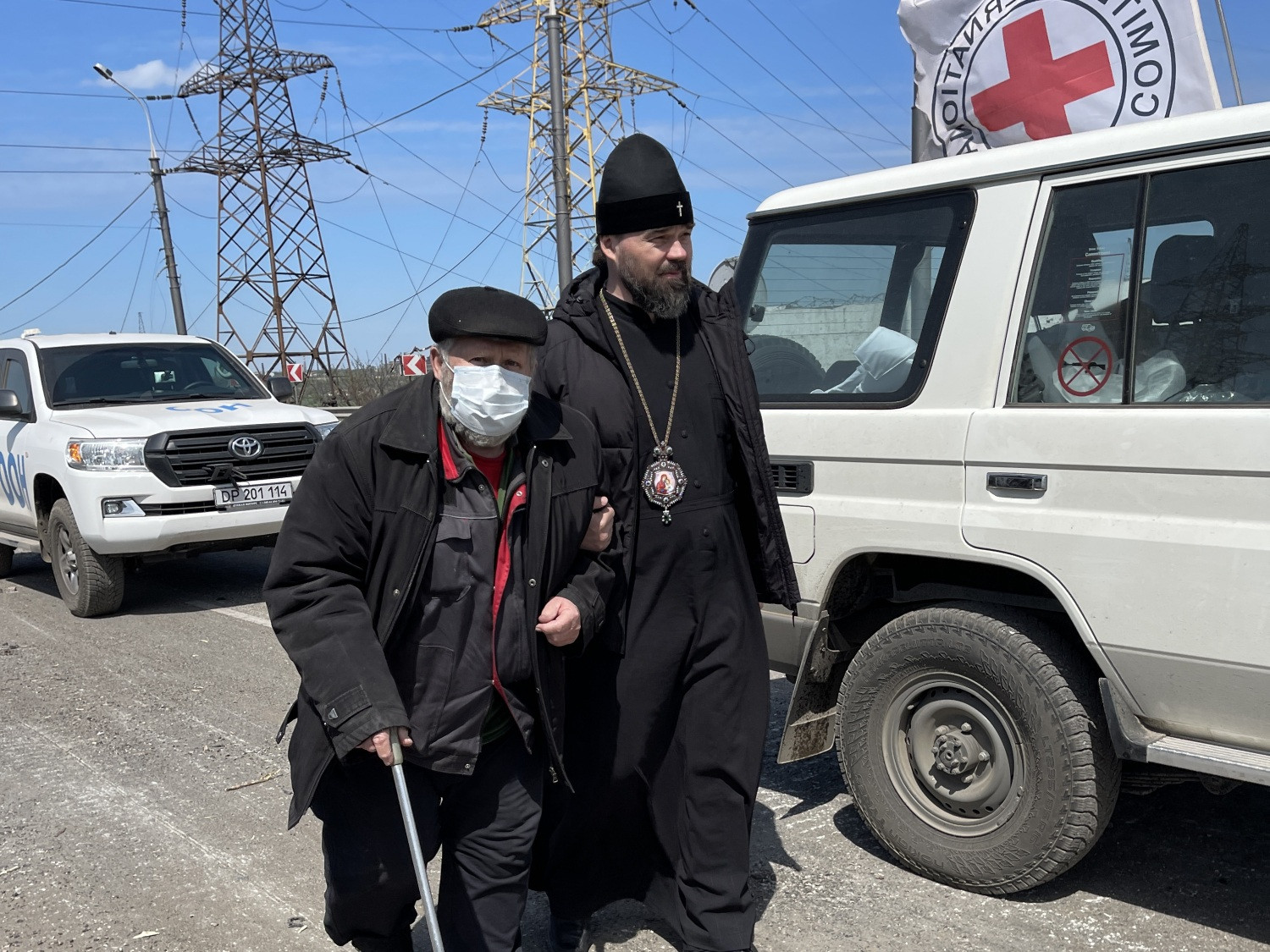 Z blagoslovom Njegove svetosti patriarha Kirila je gorlovski in slovanski metropolit Mitrofan sodeloval pri evakuaciji civilistov iz Azovstala.