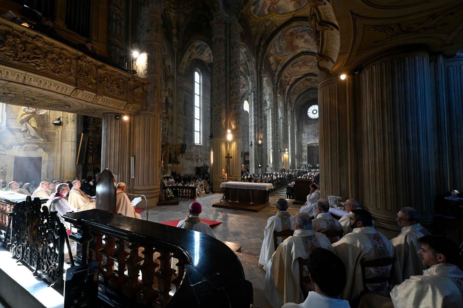 Papež med mašo v katedrali v Asti