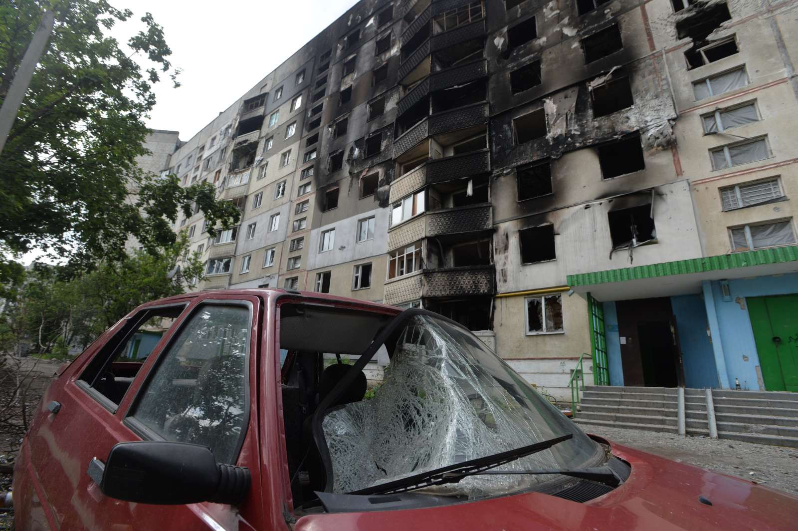 Vojna v Ukrajini.Poškodovane stavbe in vozila v Harkovu.