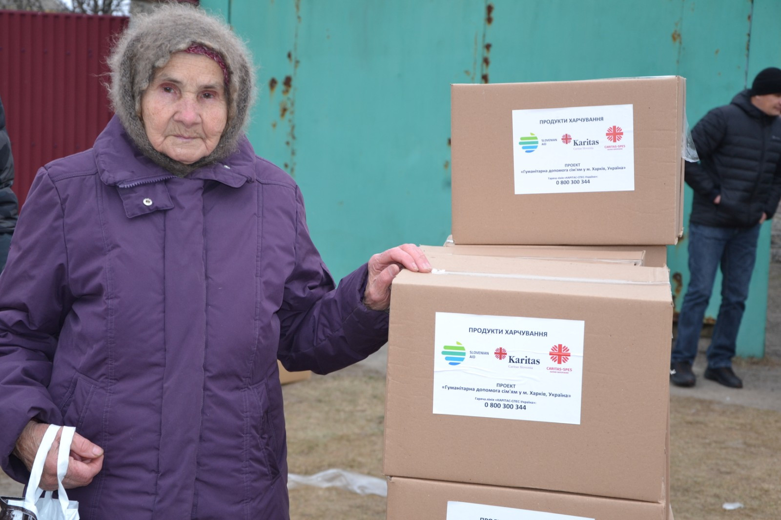 Paketi s hrano za družine v Harkovu