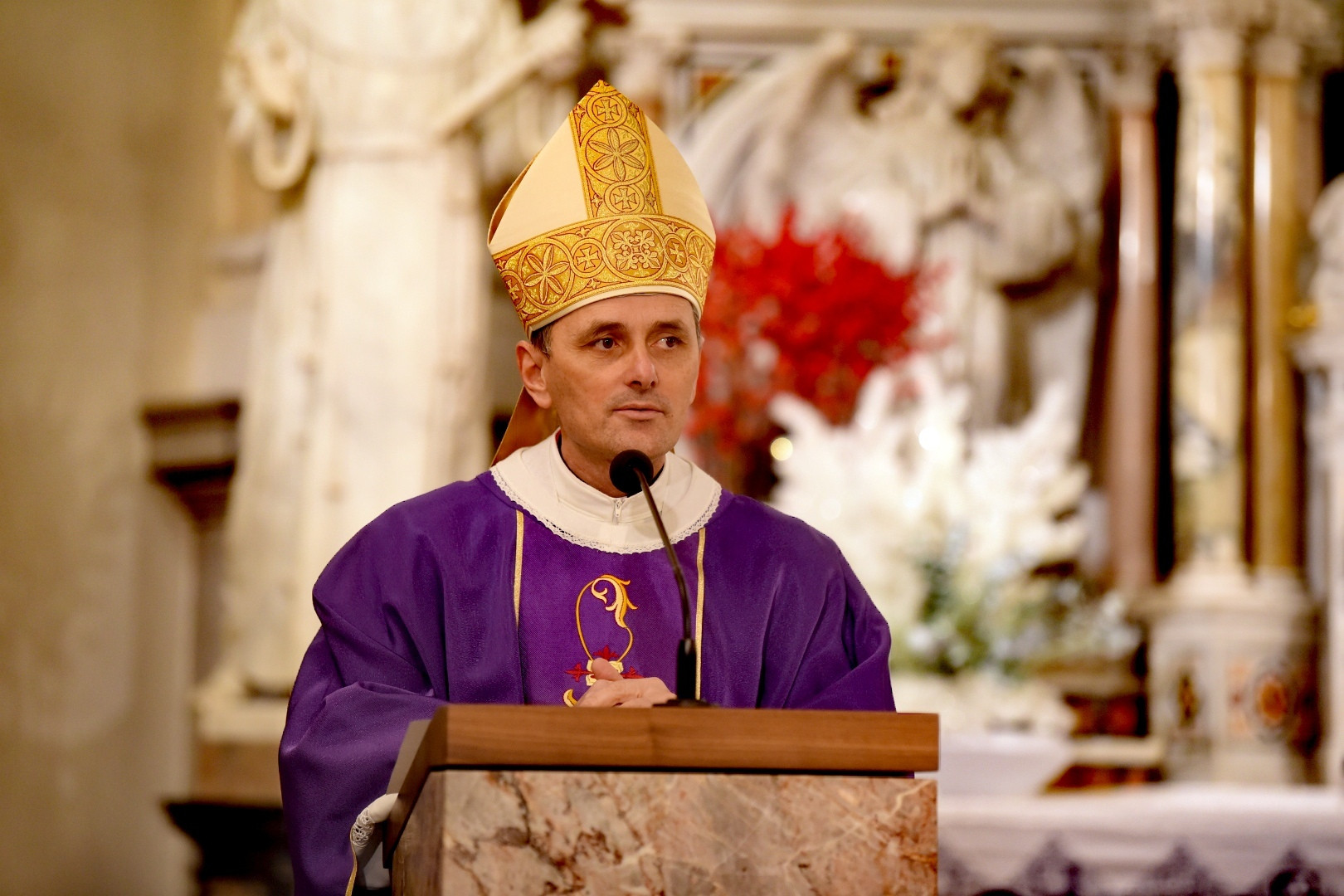 Škof Andrej Saje
