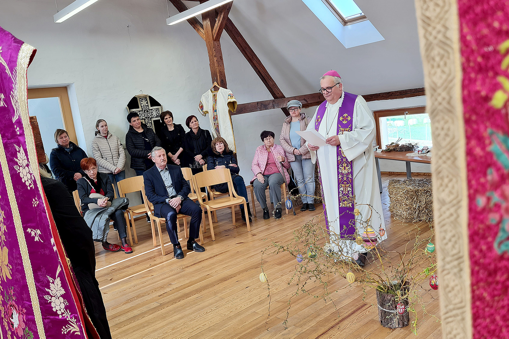 Razstavo je blagoslovil škof Peter Štumpf