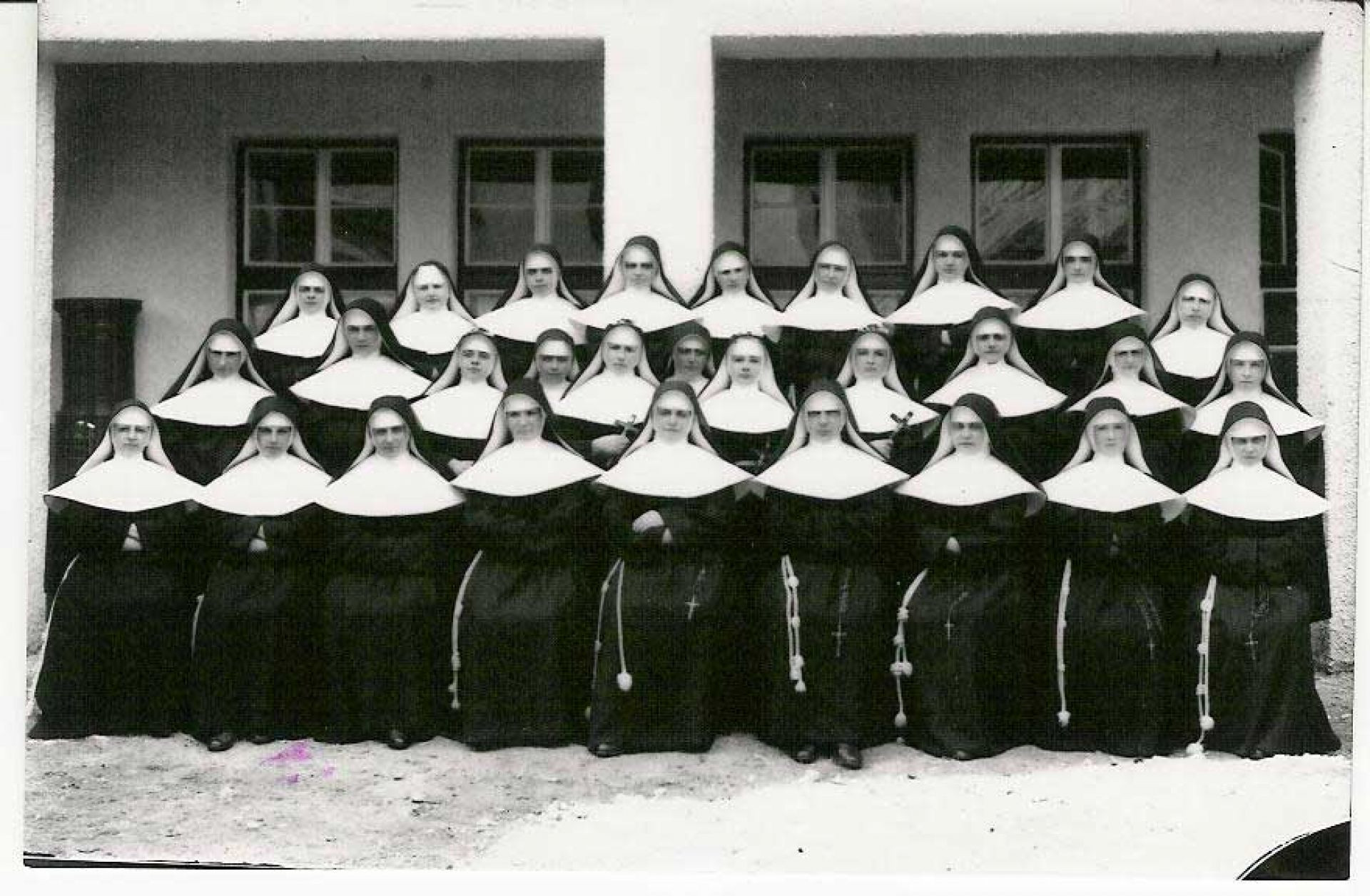 V sanatoriju na Golniku je delalo več kot 80 redovnic. Mnoge so mlade umrle.