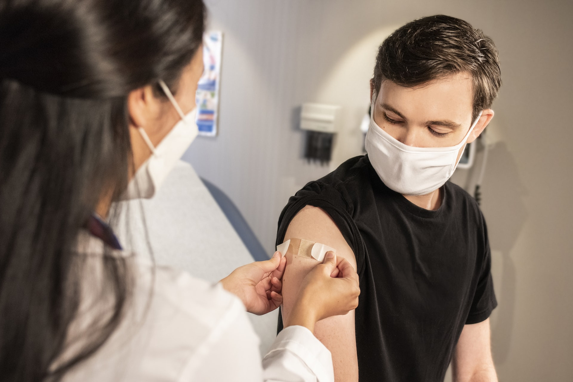 Cepljenje močno zmanjša verjetnost za okužbo in ščiti pred težjim potekom bolezni